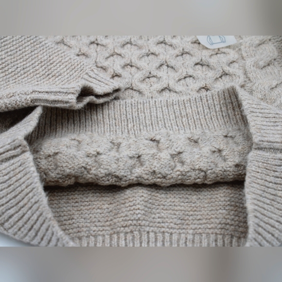 NWT Old Navy Girls Cable Knit Sweater – Size 3T - Picture 3 of 4